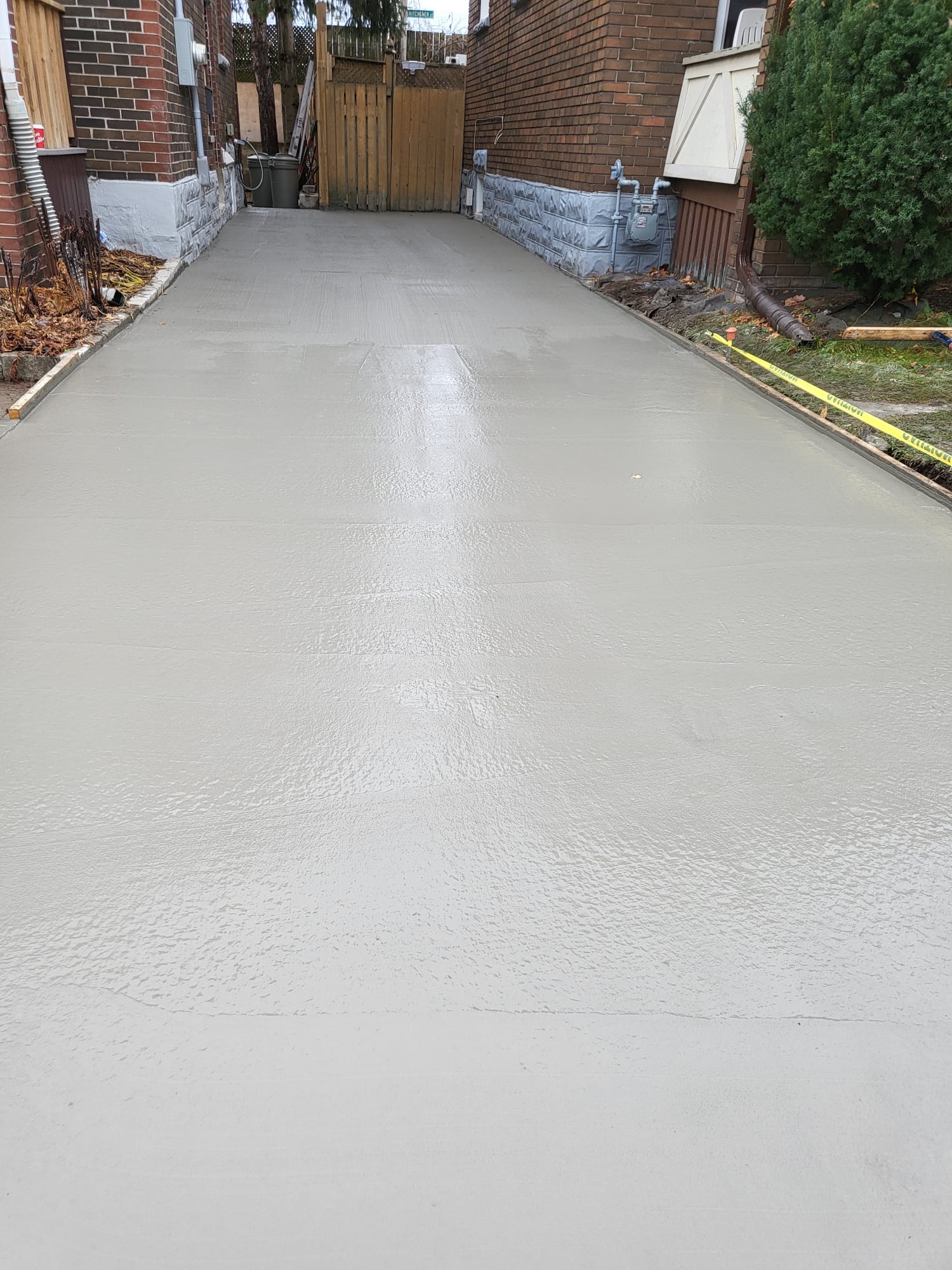 Residential concrete driveway Burlington Oakville